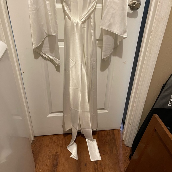 White Long Boudoir Robe | SecretLoveLingerie - Picture 4 of 8